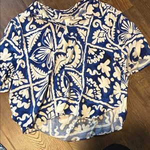 H&M Blue and White Patterned Button Down Shirt